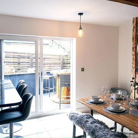 Cheadle Haven: 4-Bedroom Retreat Near Alton Towers Exterior photo