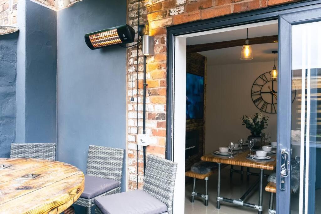 Cheadle Haven: 4-Bedroom Retreat Near Alton Towers Exterior photo
