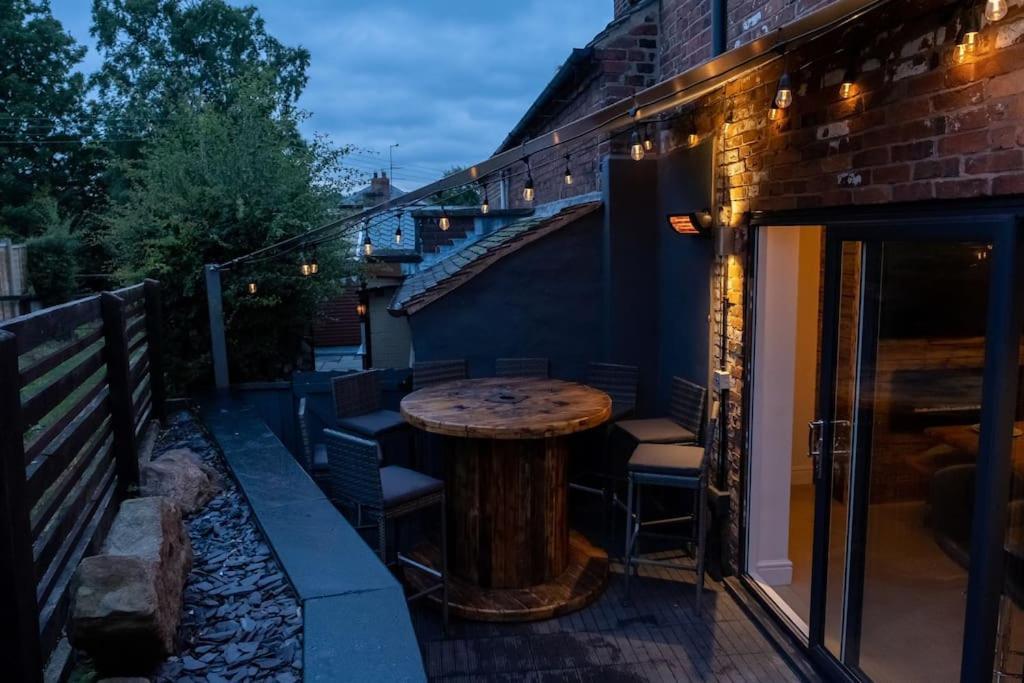 Cheadle Haven: 4-Bedroom Retreat Near Alton Towers Exterior photo