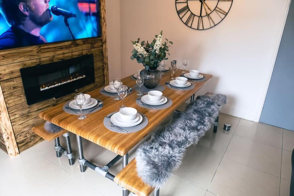 Cheadle Haven: 4-Bedroom Retreat Near Alton Towers Exterior photo