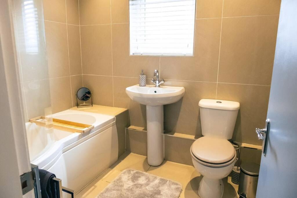 Cheadle Haven: 4-Bedroom Retreat Near Alton Towers Exterior photo