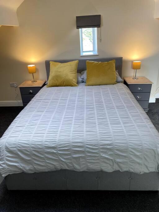 Cheadle Haven: 4-Bedroom Retreat Near Alton Towers Exterior photo
