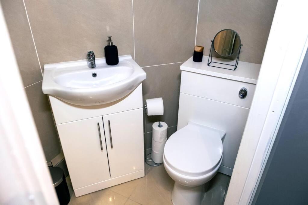 Cheadle Haven: 4-Bedroom Retreat Near Alton Towers Exterior photo
